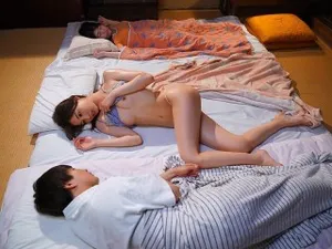 Đang chụp ảnh nude thì thằng em nó cửng to đùng
