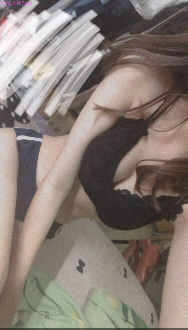 Cậu em trai xxx cô bạn dâm dục của chị gái đến nhà chơi