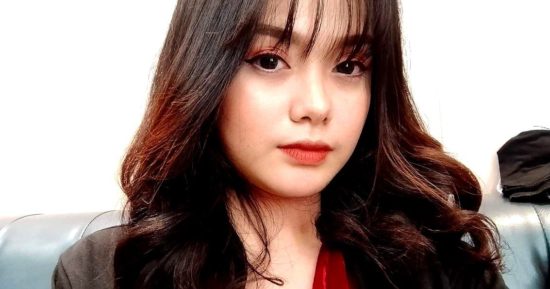 Nữ thần người mẫu tuyệt đẹp! Bạn ơi, quan hệ tình dục thật nồng nhiệt! Tất lưới gợi cảm và đôi chân đẹp, con cặc lớn bú liếm lồn, tư thế cưỡi chủ động đưa sâu vào, quá tuyệt và thở hổn hển...